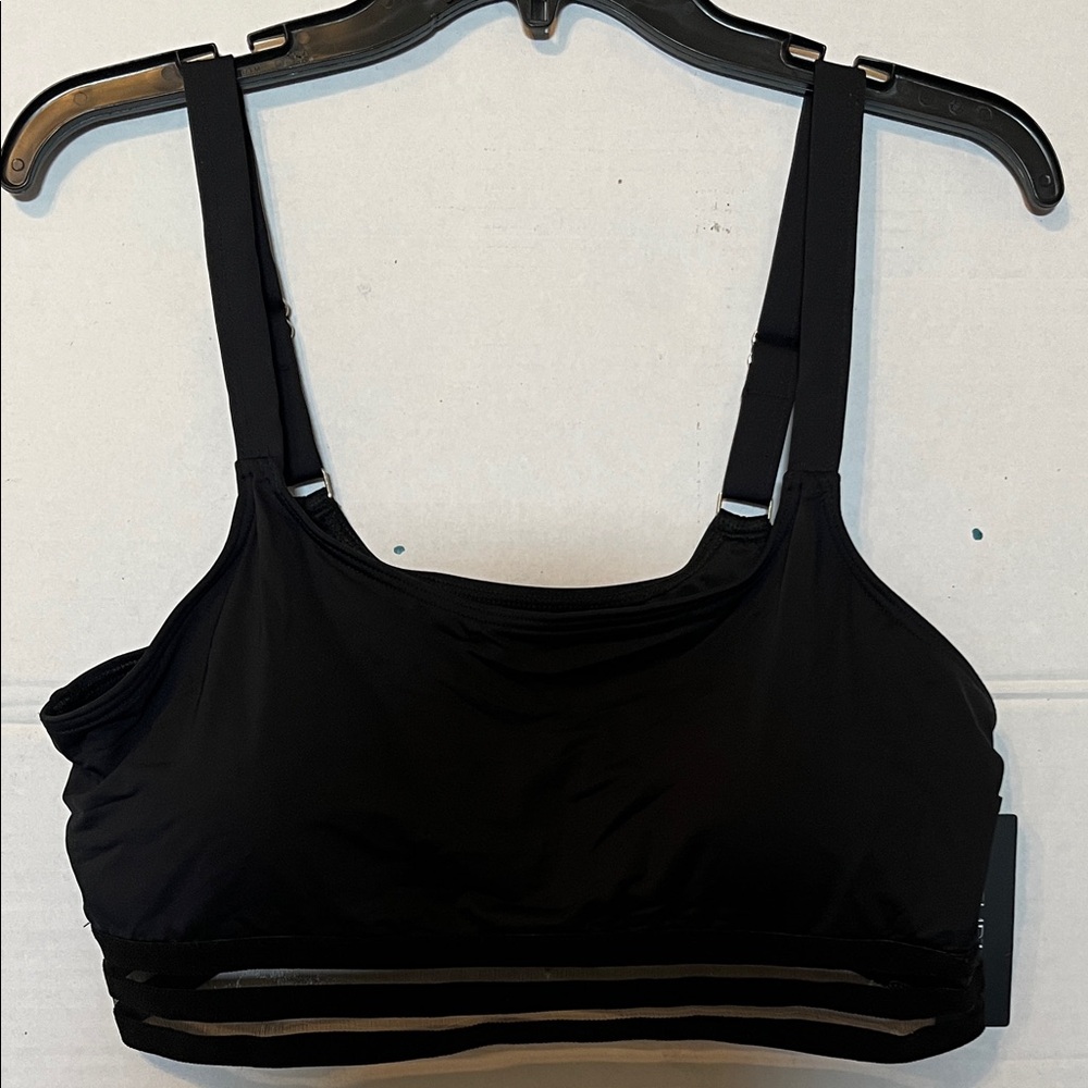 Sleek Black Sports Bra